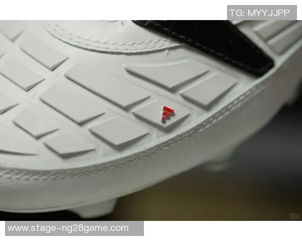 探索adidas足球鞋官网尽享专业运动装备带来的卓越表现与舒适体验 探索adidas足球鞋官网尽享专业运动装备带来的卓越表现与舒适体验